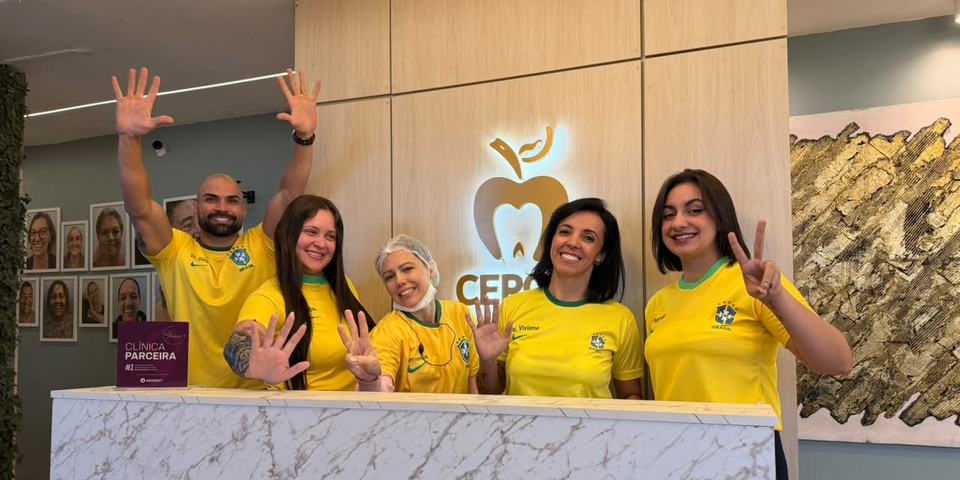 Equipe da Clínica Ceron na recepção